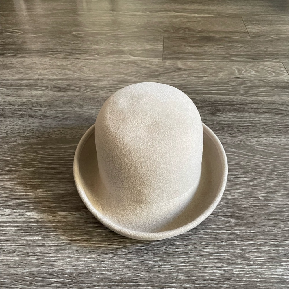 Vintage Eric Javits hat in beige felt